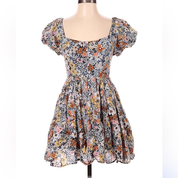American Eagle Outfitters Dresses & Skirts - American Eagle Mini Peasant Dress Womens M  Elastic Floral Fit Flare Lined